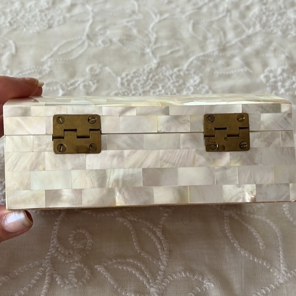 Vintage white Mother of Pearl trinket jewelry box casket shape - Picture 5 of 7